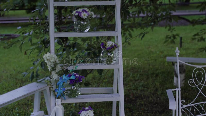 Anordnung für Blumen in einem Ort der Hochzeit