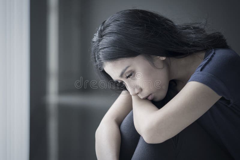 Anorexia triste do sofrimento da mulher fotos de stock Anorexia triste do sofrimento da mulher fotos de stock