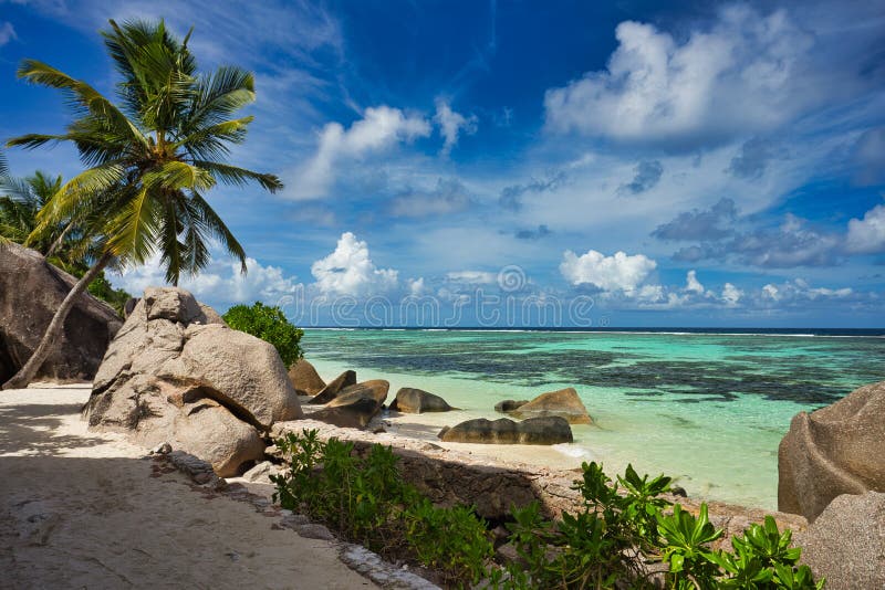 Anse plage argentée de source d “à l'île de Digue de La, Seyshelles image libre de droits Anse plage argentée de source d “à l'île de Digue de La, Seyshelles image libre de droits
