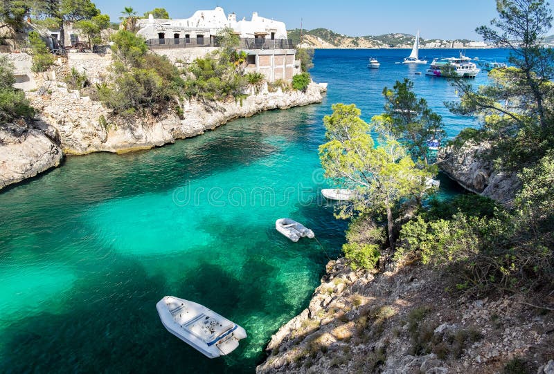 Ansicht Calas Fornells in Paguera, Majorca, Spanien lizenzfreie stockfotos Ansicht Calas Fornells in Paguera, Majorca, Spanien lizenzfreie stockfotos