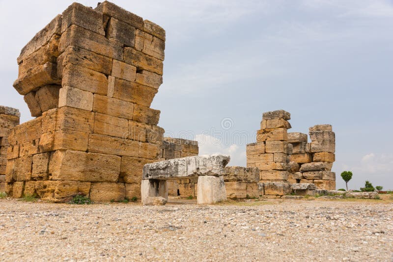 Hierapolis'teki antik Yunan kalıntılarının görünümü Stok Imaj