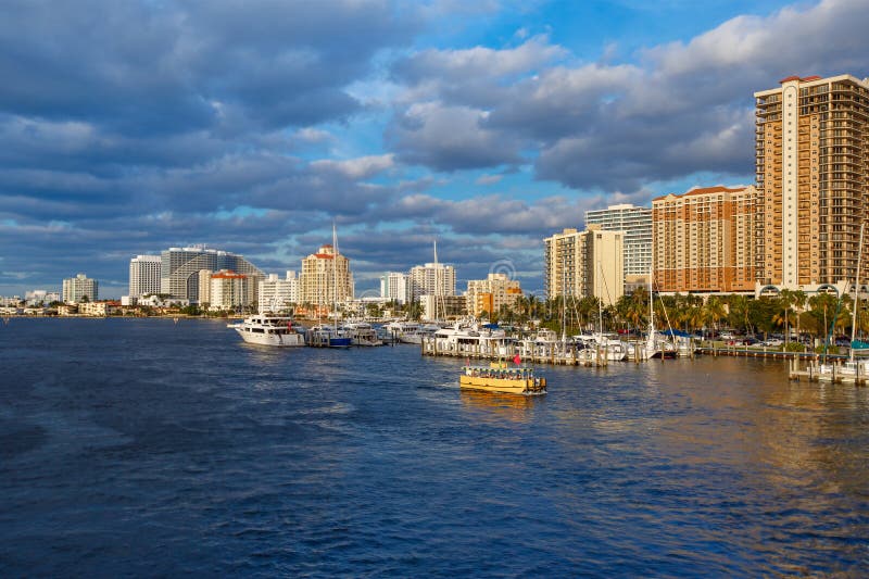 Ansicht der Fort Lauderdale-Intracoastal Wasserstraße lizenzfreie stockfotos Ansicht der Fort Lauderdale-Intracoastal Wasserstraße lizenzfreie stockfotos