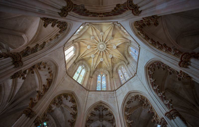 Ansicht der internen Haube des Klosters von Batalha, Portugal Es ist ein dominikanisches Kloster in der Zivilgemeinde von Batalha stockfotos Ansicht der internen Haube des Klosters von Batalha, Portugal Es ist ein dominikanisches Kloster in der Zivilgemeinde von Batalha stockfotos