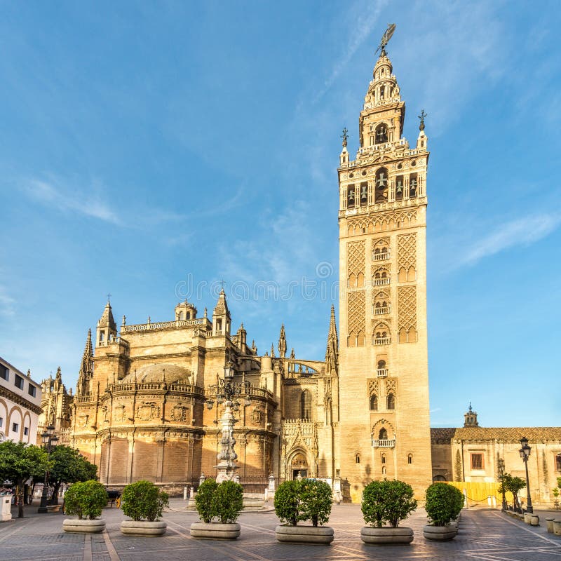 Ansicht In Der Kathedrale Von Sevilla Mit Giralda ...