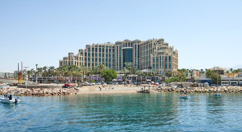 Ansicht des Golfs von Elat mit Luxusyachten Hotels für Touristenboote und -yachten für einen Feiertag lizenzfreie stockfotografie Ansicht des Golfs von Elat mit Luxusyachten Hotels für Touristenboote und -yachten für einen Feiertag lizenzfreie stockfotografie