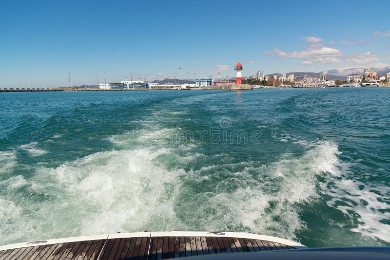 Ansicht des Hafens mit Yachten in Sochi, Russland stockbild Ansicht des Hafens mit Yachten in Sochi, Russland stockbild