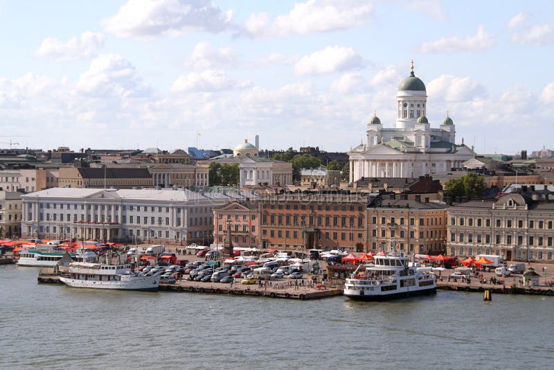Ansicht des Helsinki-Hafens, Finnland lizenzfreies stockbild Ansicht des Helsinki-Hafens, Finnland lizenzfreies stockbild