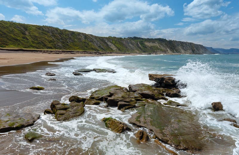 Ansicht des Strandes Azkorri oder Gorrondatxe stockbild Ansicht des Strandes Azkorri oder Gorrondatxe stockbild