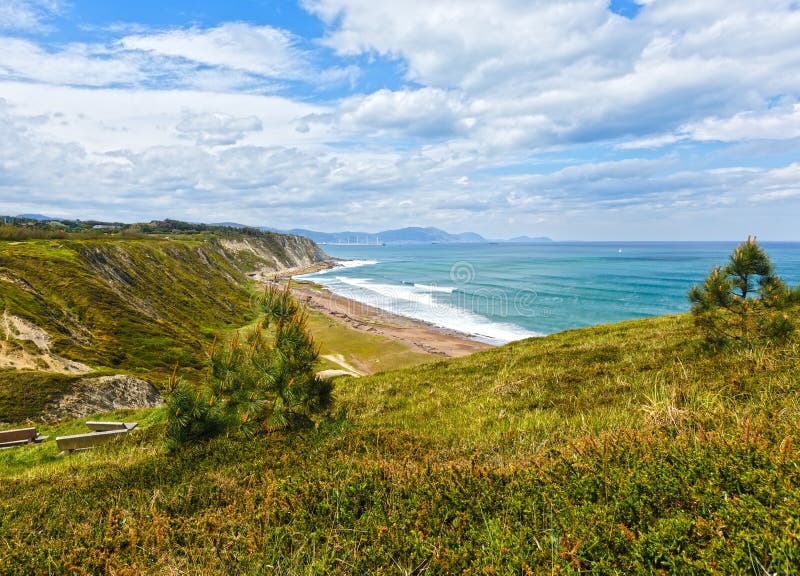Ansicht des Strandes Azkorri oder Gorrondatxe lizenzfreie stockfotos Ansicht des Strandes Azkorri oder Gorrondatxe lizenzfreie stockfotos