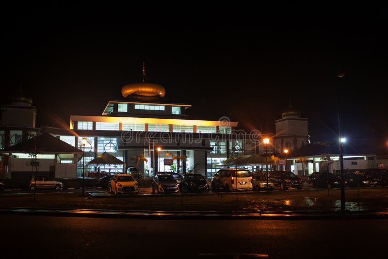 Ansicht einer Moschee nachts stockfotografie Ansicht einer Moschee nachts stockfotografie
