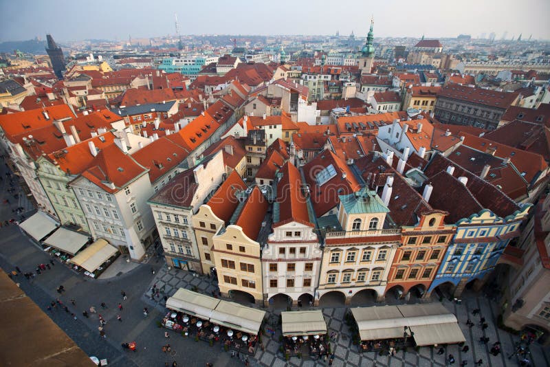 Ansicht vom alten Rathausplatz der Prag-Stadt lizenzfreie stockbilder Ansicht vom alten Rathausplatz der Prag-Stadt lizenzfreie stockbilder