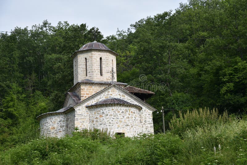 Ansicht von Abstand zu Kloster Gorcince stockbild Ansicht von Abstand zu Kloster Gorcince stockbild