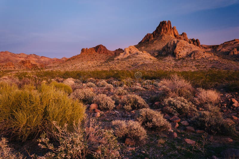 Ansicht von Bergen in der Wüste bei Sonnenuntergang nahe Oatman, Arizona stockfoto Ansicht von Bergen in der Wüste bei Sonnenuntergang nahe Oatman, Arizona stockfoto