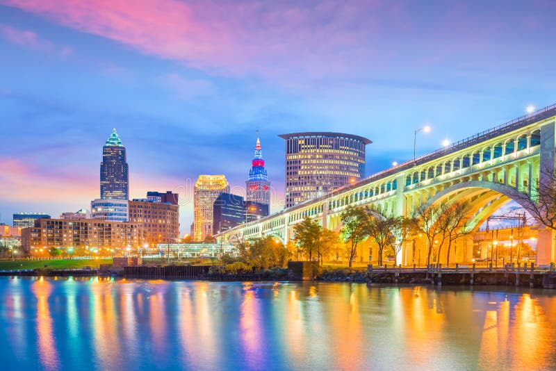 Ansicht von im Stadtzentrum gelegenen Cleveland-Skylinen in Ohio USA stockfoto Ansicht von im Stadtzentrum gelegenen Cleveland-Skylinen in Ohio USA stockfoto