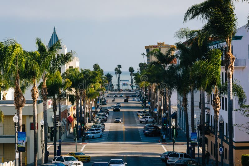 Ansicht von Kalifornien-Straße, in im Stadtzentrum gelegenem Ventura, Kalifornien