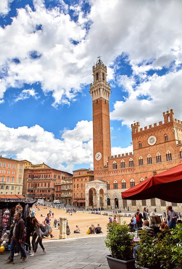 Ansicht von ` ` Piazza Del Campo Hauptplatz im Stadtzentrum von Siena lizenzfreie stockfotografie Ansicht von ` ` Piazza Del Campo Hauptplatz im Stadtzentrum von Siena lizenzfreie stockfotografie