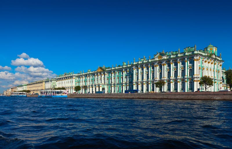 Ansicht von St Petersburg. Winter-Palast von Neva stockfotografie Ansicht von St Petersburg. Winter-Palast von Neva stockfotografie