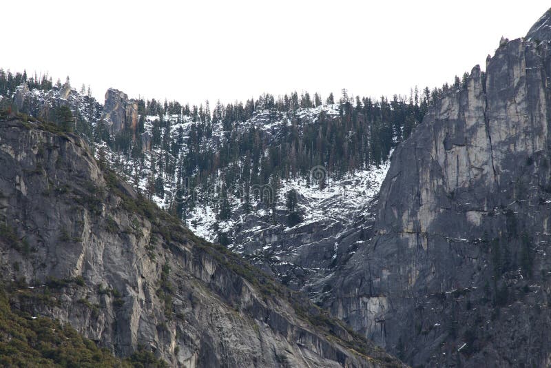 Ansicht von Yosemite Nationalpark im Winter in USA lizenzfreies stockfoto Ansicht von Yosemite Nationalpark im Winter in USA lizenzfreies stockfoto
