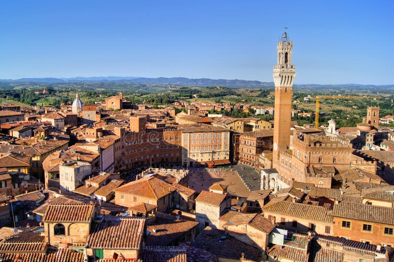 Ansicht über mittelalterliches Siena stockfotografie Ansicht über mittelalterliches Siena stockfotografie
