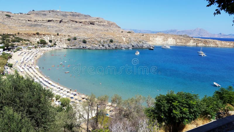 Ansichten der Bucht des Mittelmeeres in der Stadt von Lindos stockfotos Ansichten der Bucht des Mittelmeeres in der Stadt von Lindos stockfotos