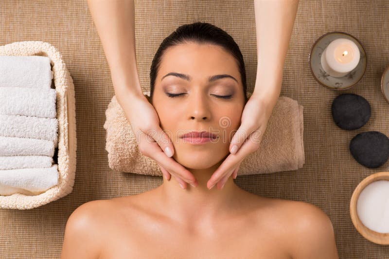 Ansikts- massage på Spa