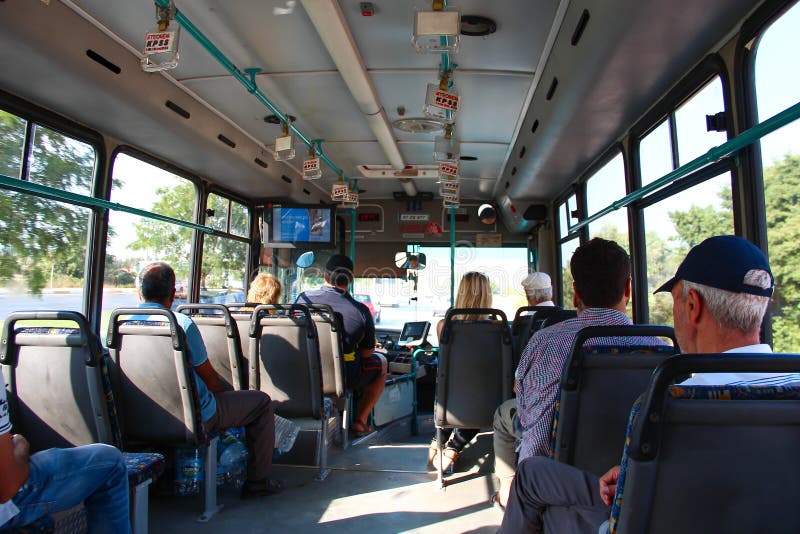 ANTALYA, ΤΟΥΡΚΙΑ - 8 Αυγούστου 2012, άποψη από μέσα από το λεωφορείο με τους επιβάτες , στις 8 Αυγούστου 2012 σε ANTALYA, ΤΟΥΡΚΊΑ στοκ φωτογραφία με δικαίωμα ελεύθερης χρήσης ANTALYA, ΤΟΥΡΚΙΑ - 8 Αυγούστου 2012, άποψη από μέσα από το λεωφορείο με τους επιβάτες , στις 8 Αυγούστου 2012 σε ANTALYA, ΤΟΥΡΚΊΑ στοκ φωτογραφία με δικαίωμα ελεύθερης χρήσης