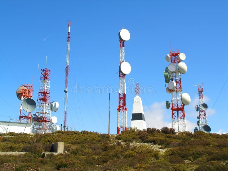 Antena de uma comunicação fotografia de stock Antena de uma comunicação fotografia de stock