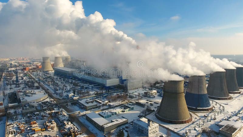 antena Dym i kontrpara od przemysłowej elektrowni Kontaminowanie, zanieczyszczenie, globalnego nagrzania pojęcie