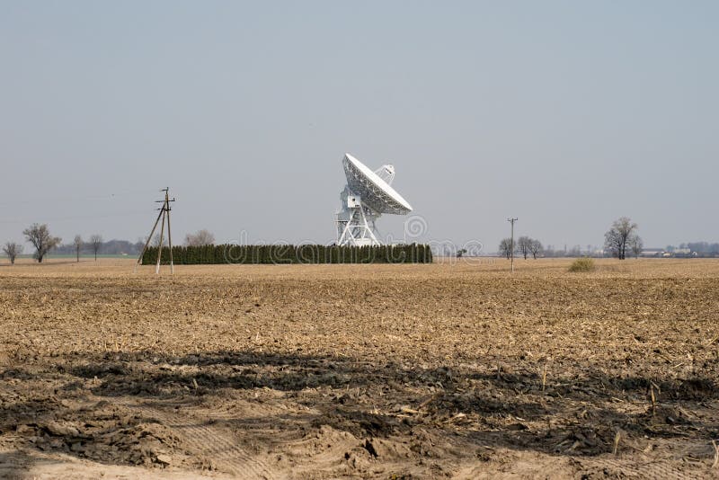 Antena no obervatório astronômico Observação do espaço devic imagens de stock Antena no obervatório astronômico Observação do espaço devic imagens de stock