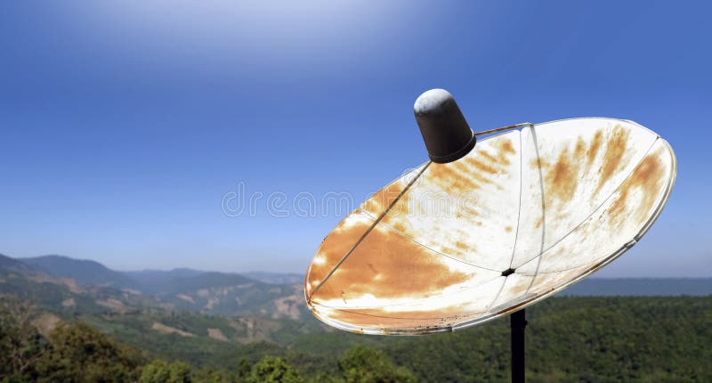 Antena Del Receptor De Lnb O Antena De Antena De Antena De Antena De Antena  De Antena Parabólica Banda De Bajo Ruido. Reparación O Imagen de archivo -  Imagen de amarillo, verde