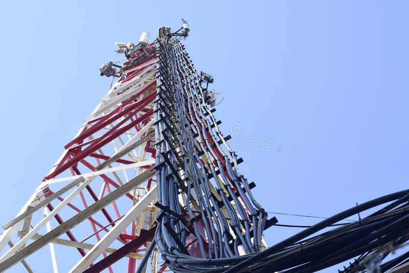 Antenas De Los Sistemas Celulares De La Estación Base Imagen de archivo