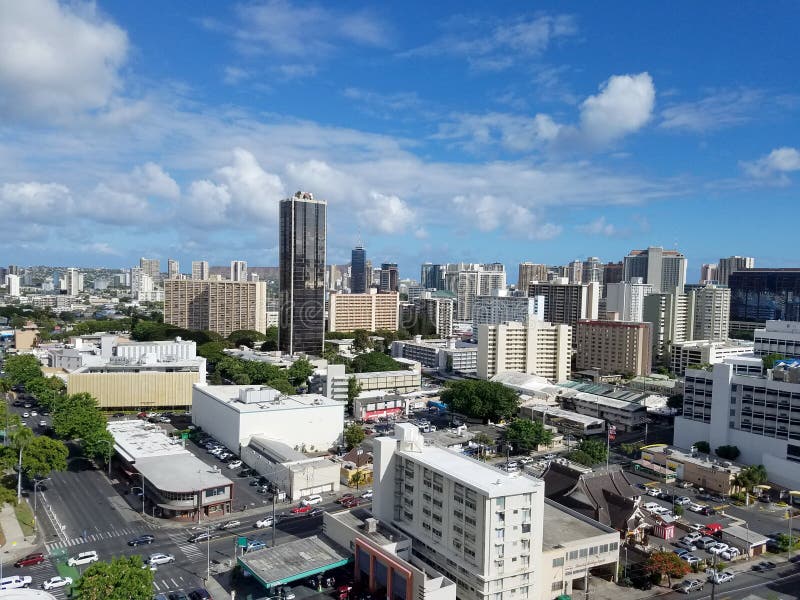 Antenn av konungen och Keeamoku gata i Honolulu arkivbild Antenn av konungen och Keeamoku gata i Honolulu arkivbild