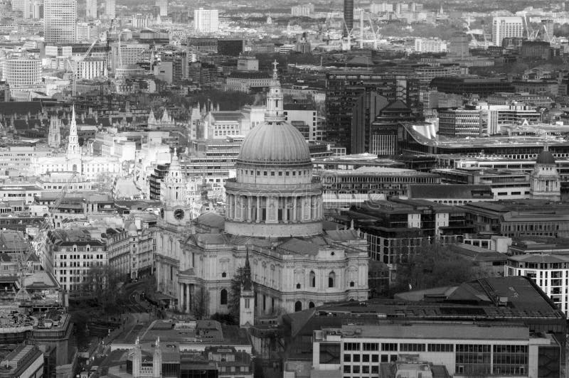 Antenna in bianco e nero della foto della cattedrale del ` s di StPaul fotografia stock Antenna in bianco e nero della foto della cattedrale del ` s di StPaul fotografia stock