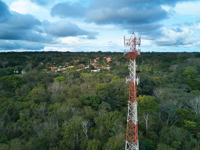 Antenna mobile della torre immagini stock Antenna mobile della torre immagini stock