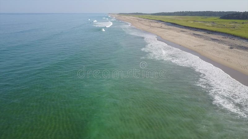 Antenne de l'Océan Atlantique et des vagues sur Cape Cod banque de vidéos