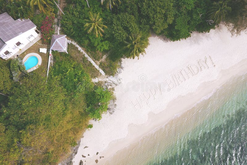2 Signe De Plage De Joyeux Anniversaire Photos Libres De Droits Et Gratuites De Dreamstime