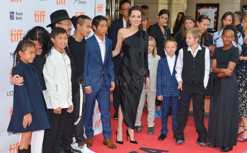 Anteprima mondiale di ` in primo luogo hanno ucciso il mio ` del padre con direttore Angelina Jolie al festival cinematografico d immagini stock libere da diritti Anteprima mondiale di ` in primo luogo hanno ucciso il mio ` del padre con direttore Angelina Jolie al festival cinematografico d immagini stock libere da diritti
