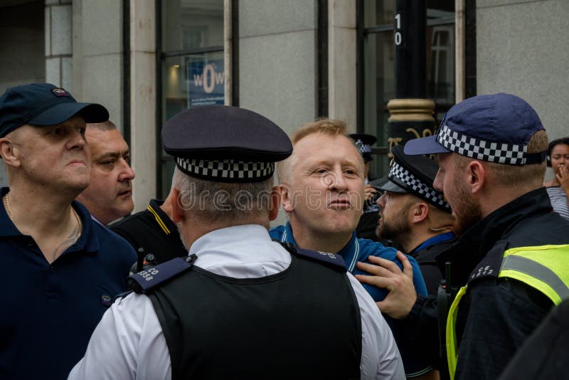Anti-fascistiska protester i London royaltyfri bild Anti-fascistiska protester i London royaltyfri bild