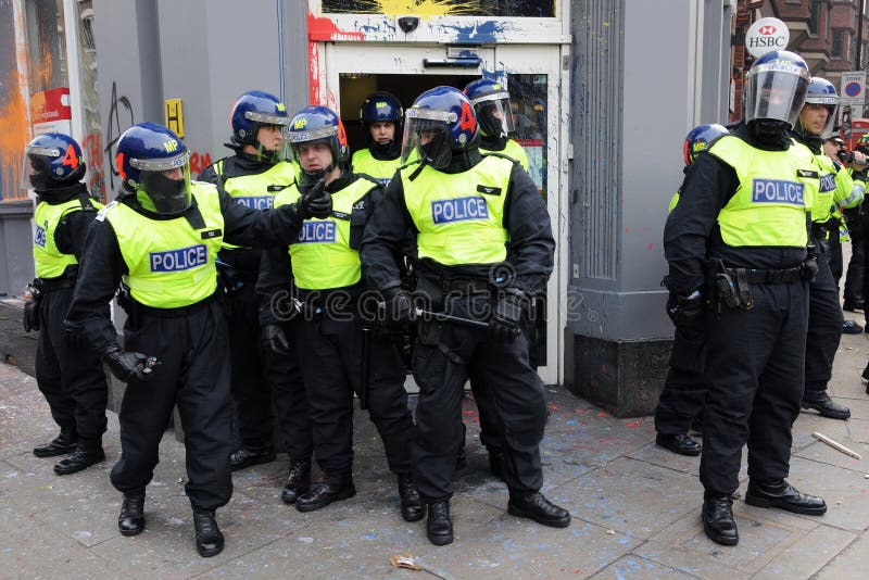 anti полиции london отрезоков протестуют бунт стоковое изображение rf anti полиции london отрезоков протестуют бунт стоковое изображение rf