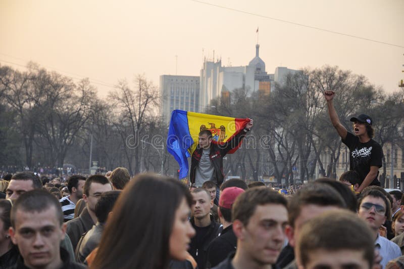 anti протесты демонстрантов chisinau коммунистические стоковая фотография rf anti протесты демонстрантов chisinau коммунистические стоковая фотография rf