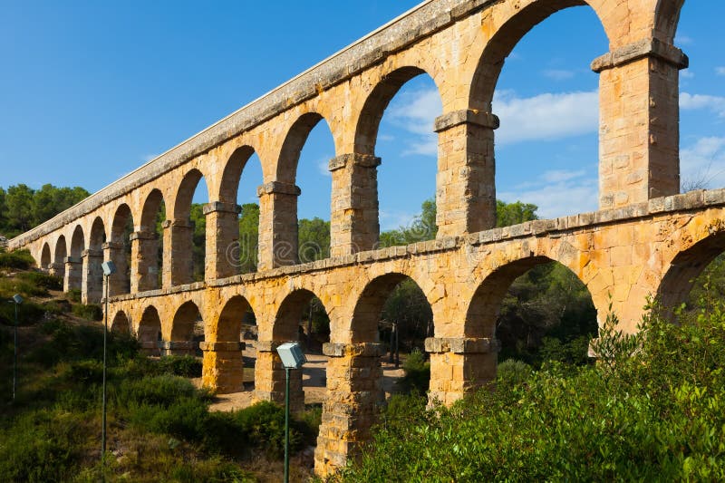 Antiek Roman Aquaduct in Tarragona Stock Foto Image of spanje