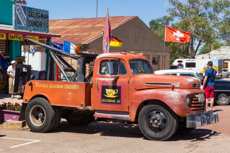 Antigo Carro Antigo Estacionado Na Lendária Rota 66, Seligman