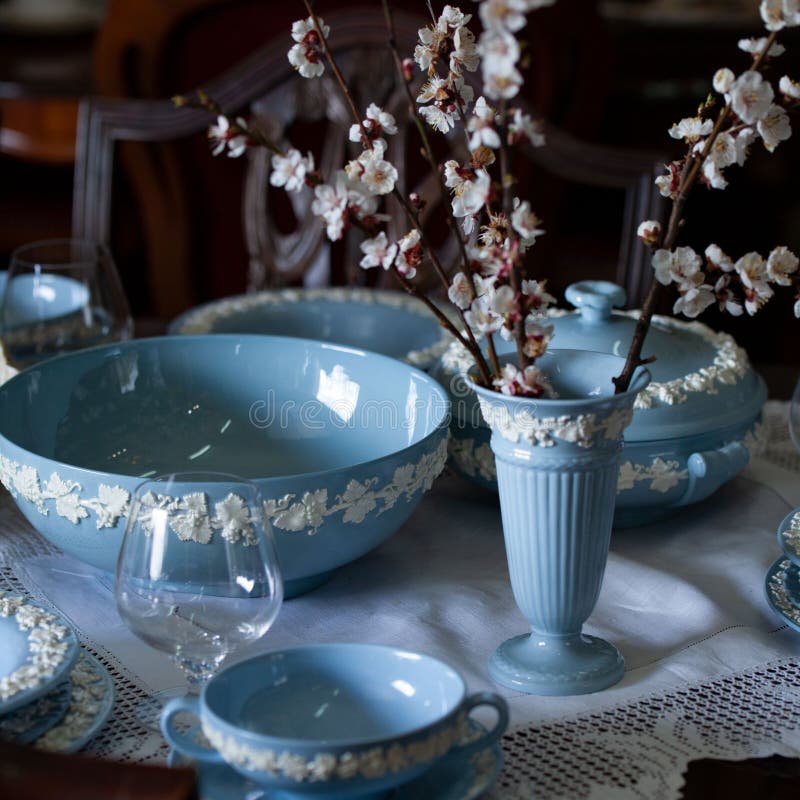 Antigo Jogo De Chá De Porcelana Azul Britânico. Foto de Stock