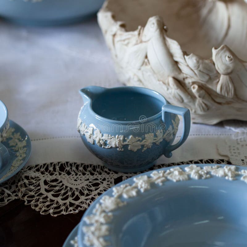 Antigo Jogo De Chá De Porcelana Azul Britânico. Foto de Stock