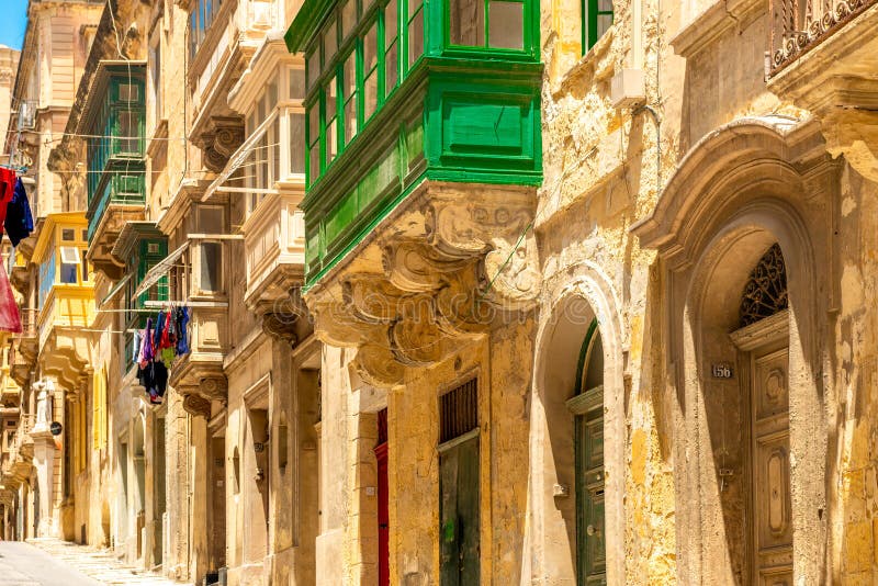 Antike Gebäude an einem sonnigen Tag lizenzfreies stockfoto