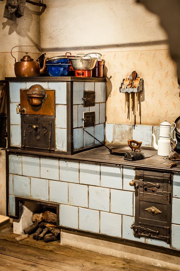 Antiker Küchenschrank stockfoto. Bild von schrank, nahrung - 52755384