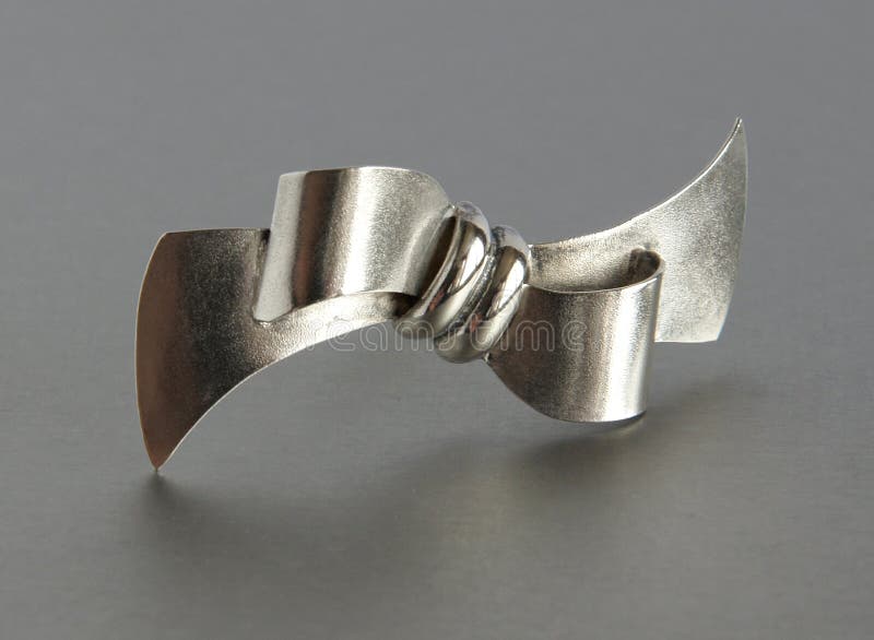 Antike silberne Brosche stockbild. Bild von weinlese - 87888097