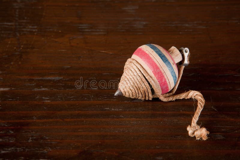Antike spinnende Oberseite stockbild Antike spinnende Oberseite stockbild