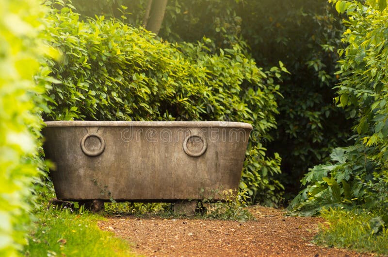 Antikes Bad stockbild. Bild von reinheit, metall, chrom - 16599027