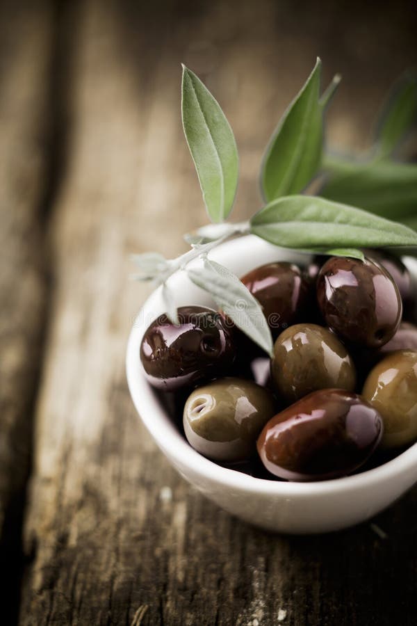 Antipasti di olive nere fresche fotografie stock